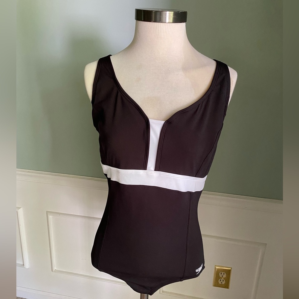Speedo Women’s One-piece Crossback Swimsuit with White Band Insert – size 12